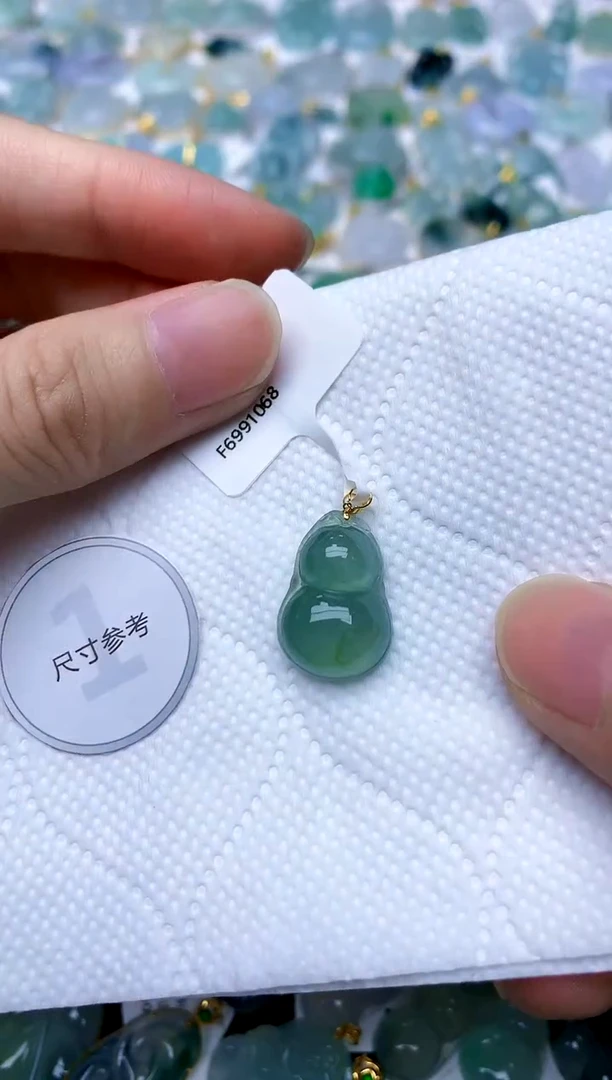 颈饰18K金镶嵌翡翠天然A货翡翠