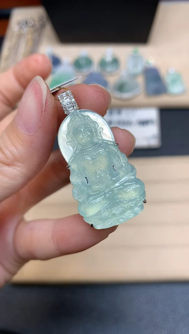 【闪购商品】翡翠颈饰18K金镶嵌渡母【无服务费