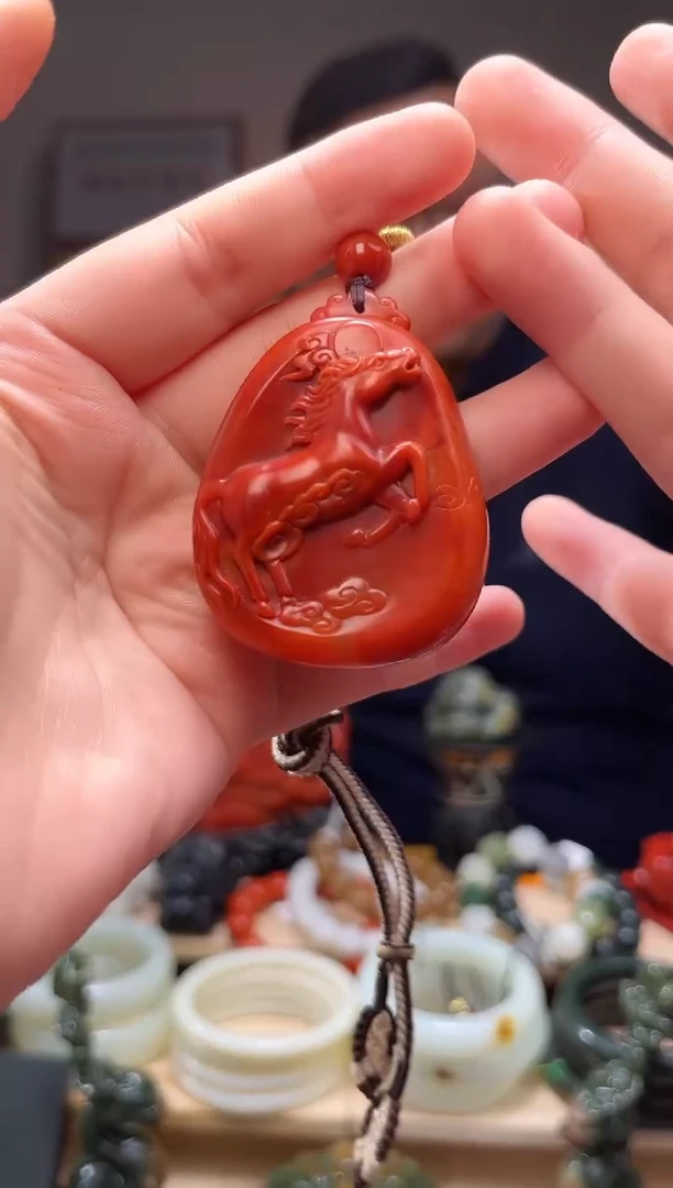 颈饰未镶嵌南红玛瑙吊坠