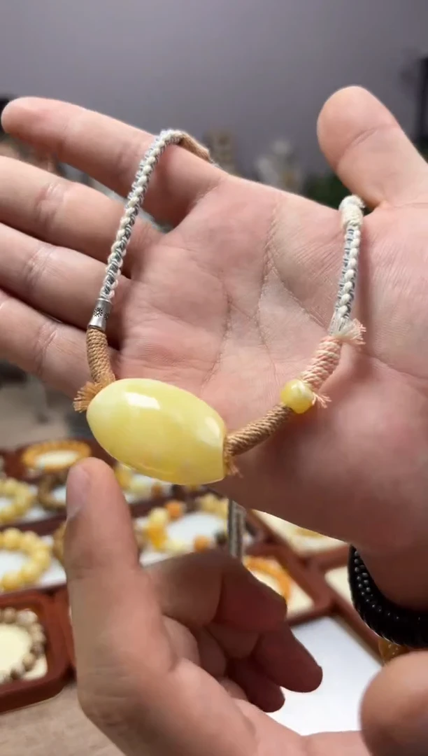 【闪购商品】琥珀裸石未镶嵌锁骨