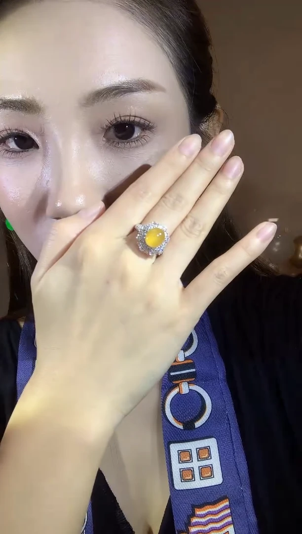 18K金镶嵌戒指翡翠J****?A44