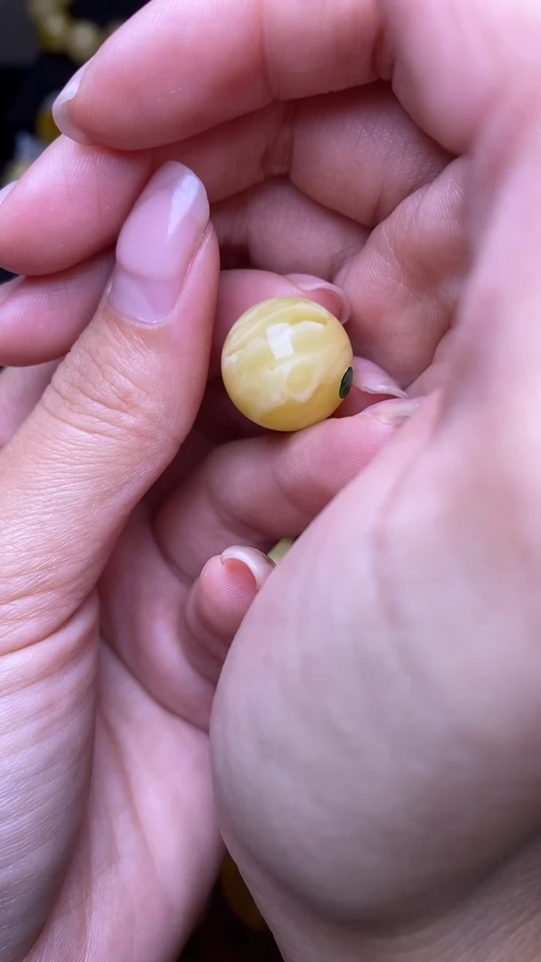 未镶嵌琥珀裸石葵. 66