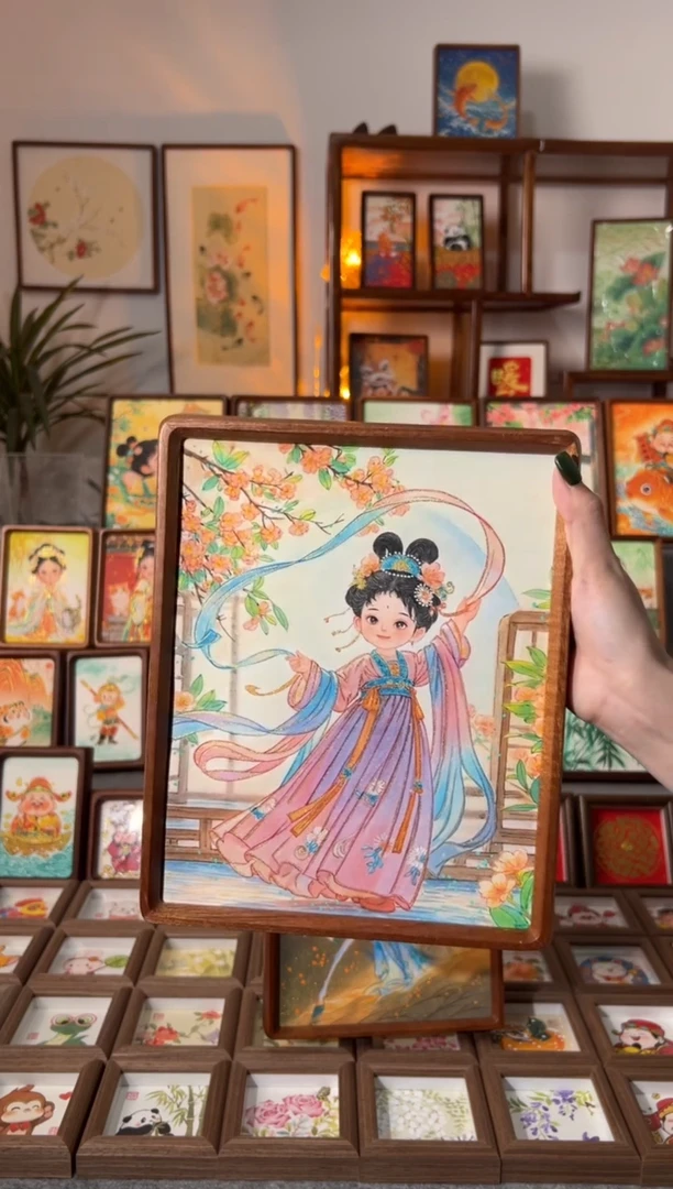 【闪购商品】国画舞蹈女孩 手绘国画10寸花梨