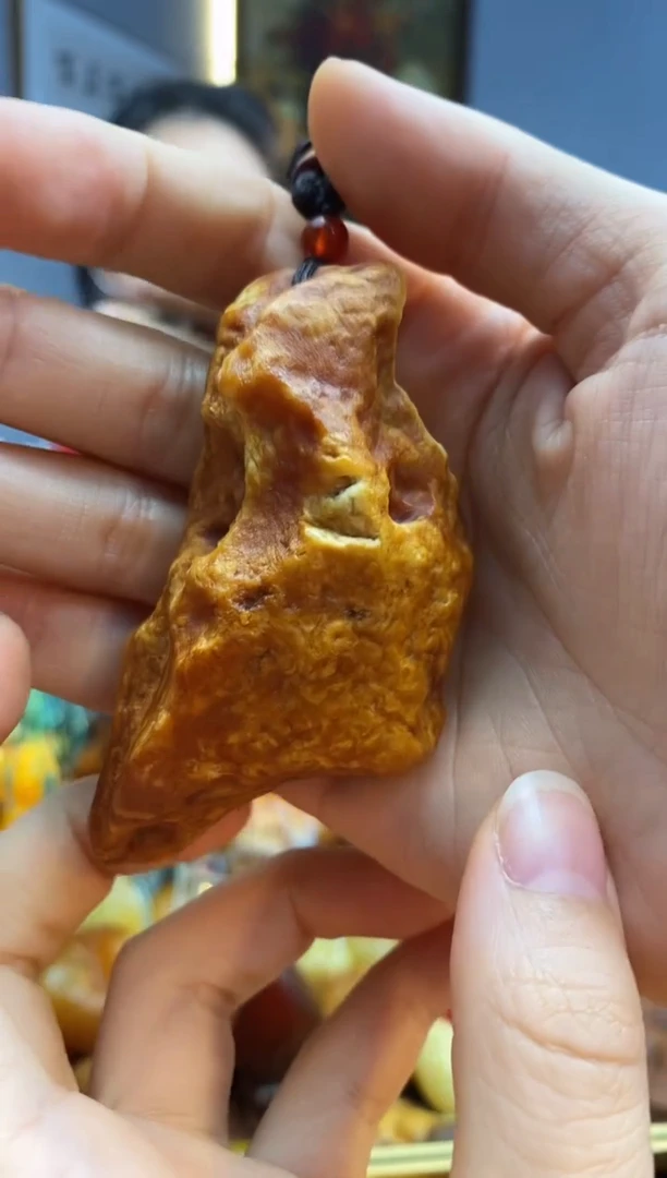 未镶嵌颈饰琥珀吊坠
