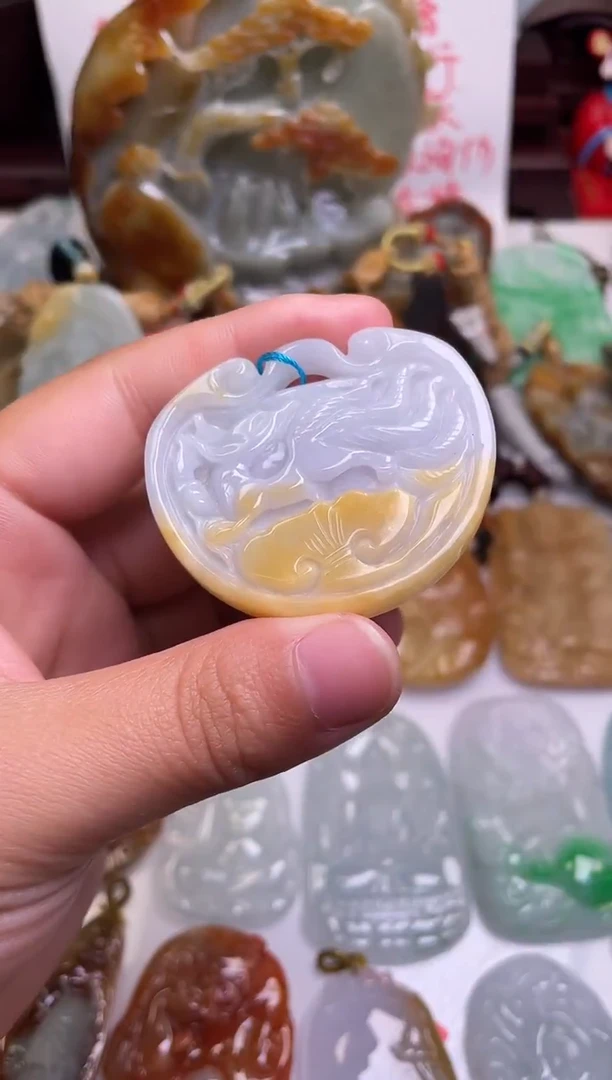 颈饰未镶嵌翡翠九尾狐