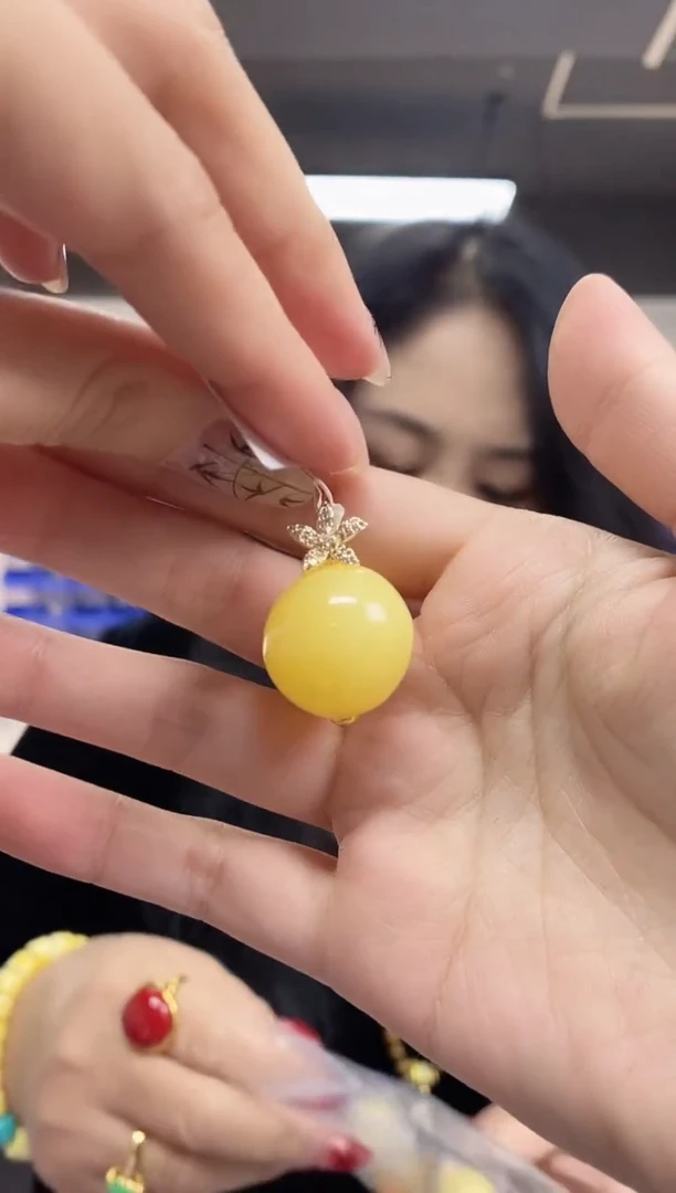 【闪购商品】蜜蜡裸石未镶嵌多样性发其一颜色微差