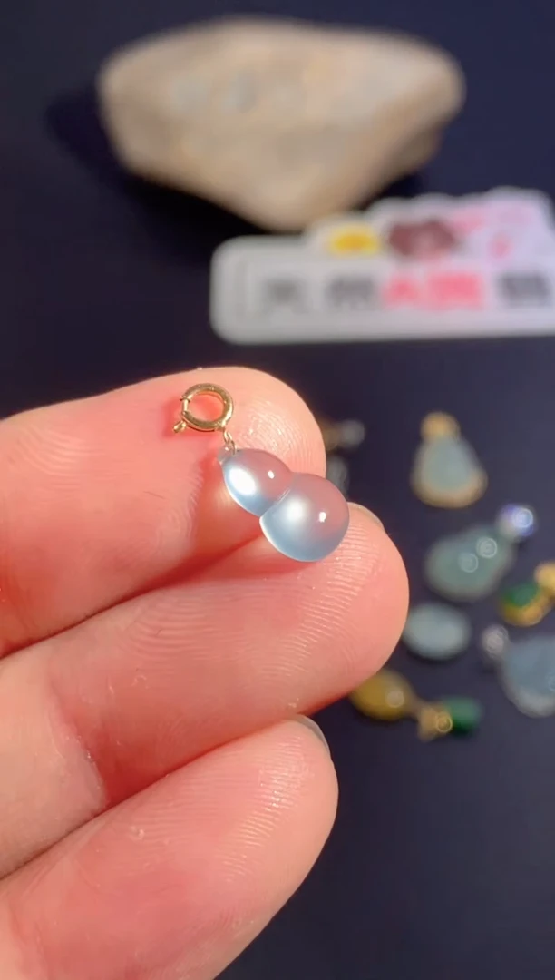 颈饰18K金镶嵌翡翠