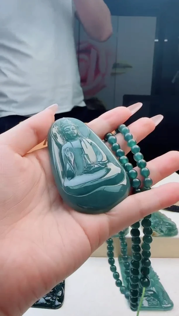 颈饰未镶嵌翡翠多样性发其中一