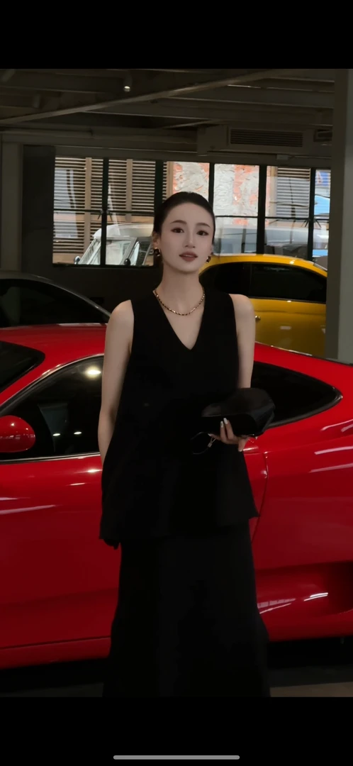 L'U'R/YI'YAO【贵族黑裙】法式时尚设计高级感假两件V领连衣裙9769