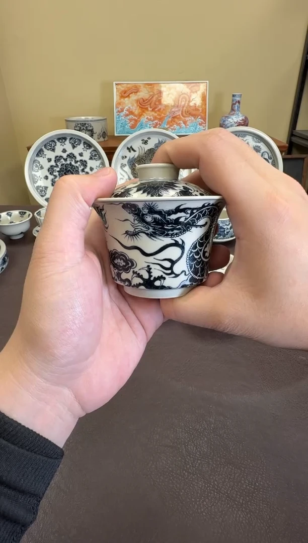 二号釉1351龙纹马蹄盖碗