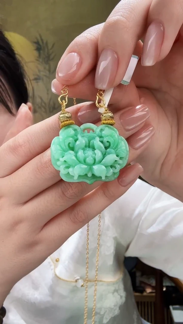 颈饰未镶嵌翡翠吊坠