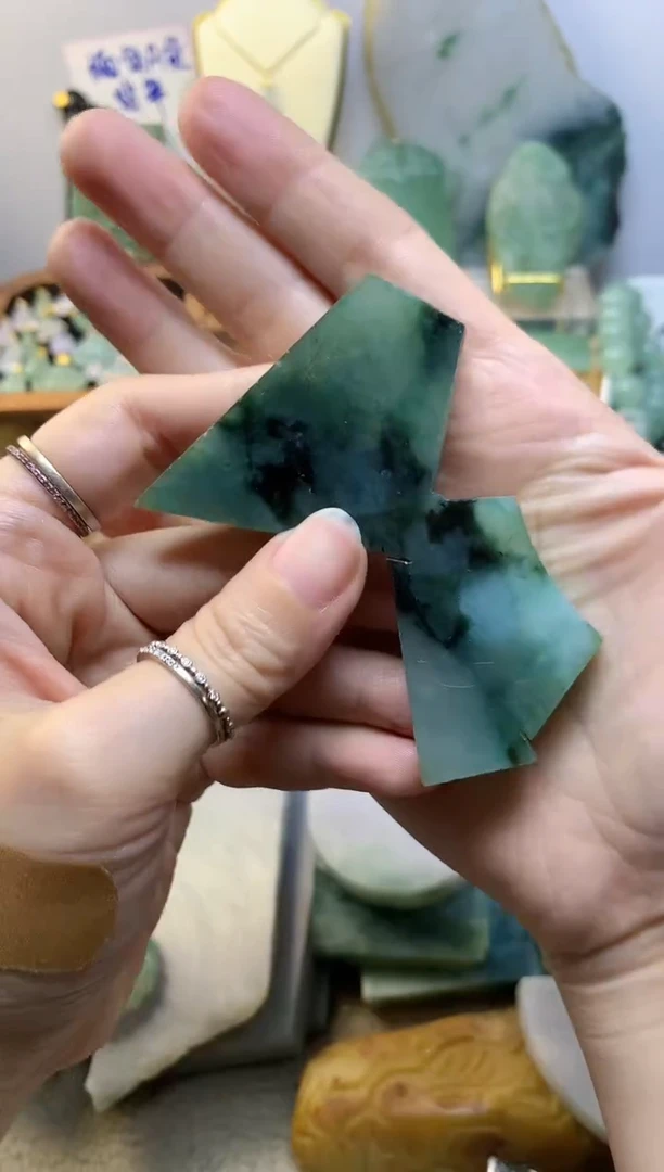 未镶嵌挂件翡翠草**根  缅甸A货翡翠，没有运费险