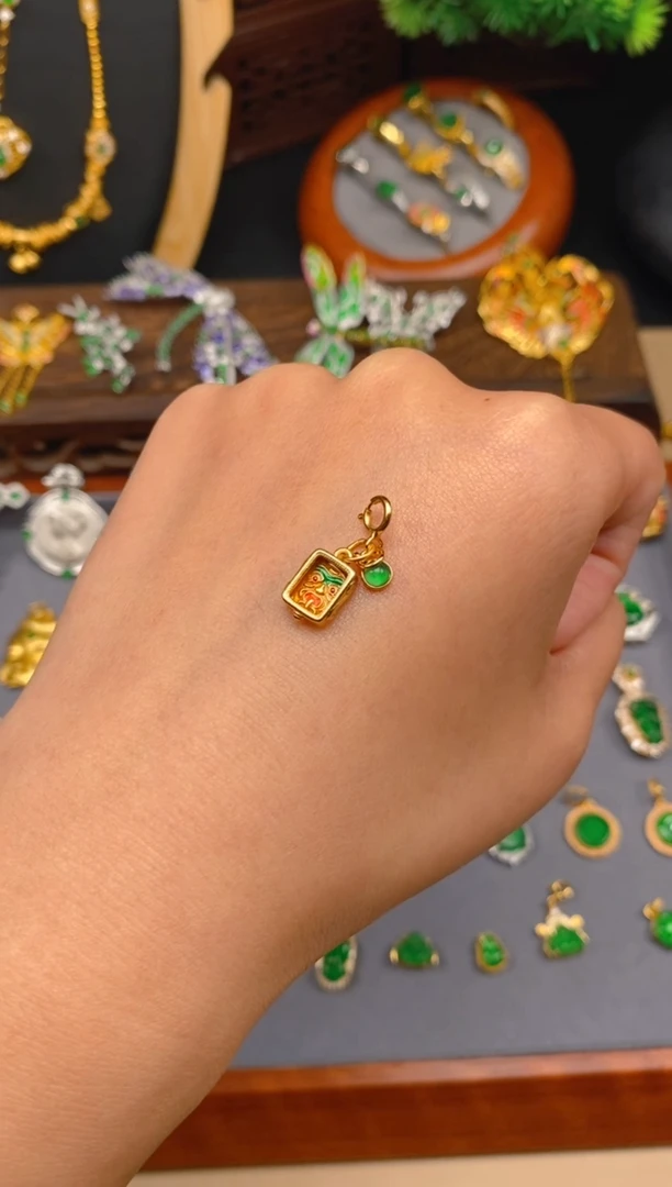 【闪购商品】翡翠吊坠(不含链)银S925镶嵌扎吉拉母