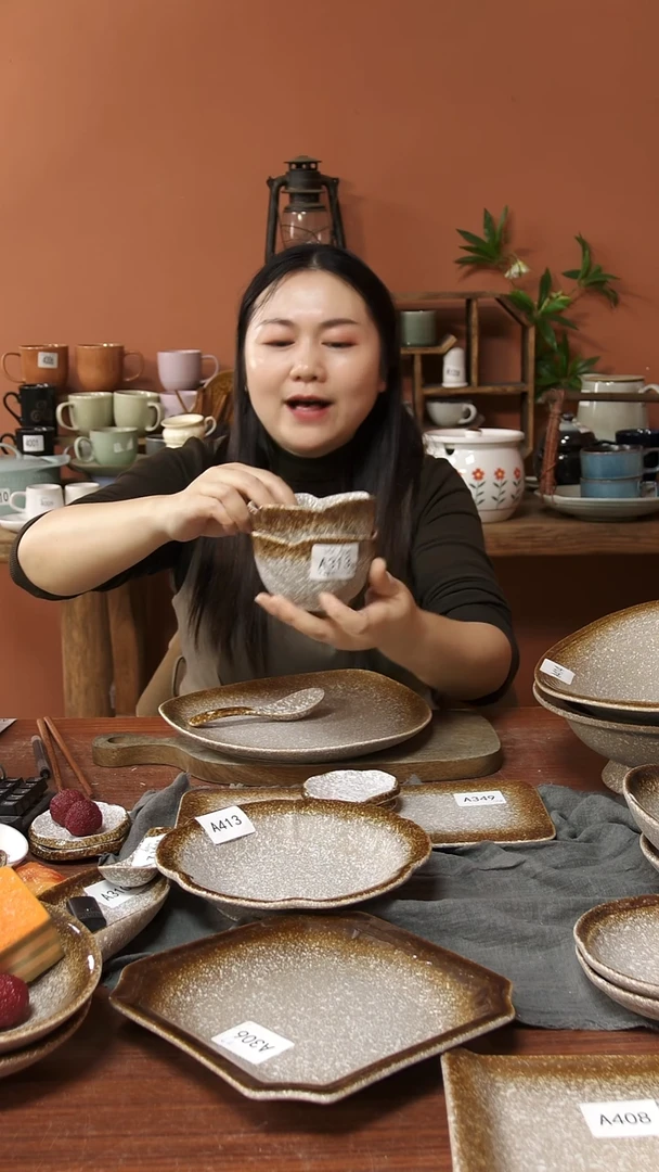 陶瓷A313 两只陶瓷粗陶花边小碗两只可能微瑕