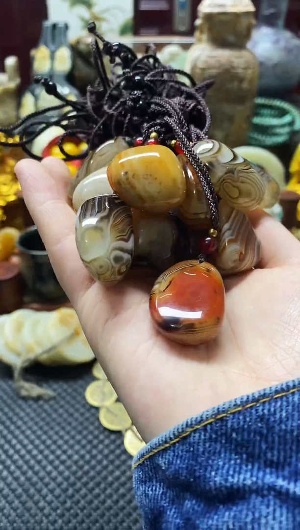 未镶嵌颈饰玛瑙/玉髓随机1个