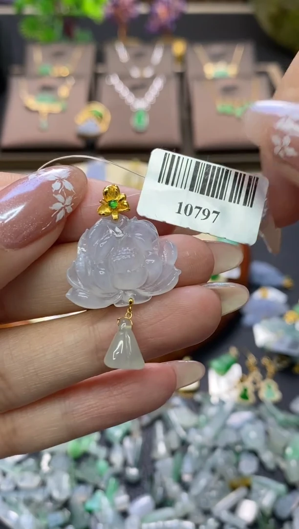翡翠18K金镶嵌颈饰花花吊坠10797