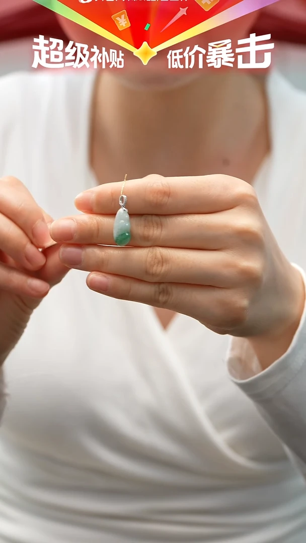 颈饰18K金镶嵌翡翠福豆