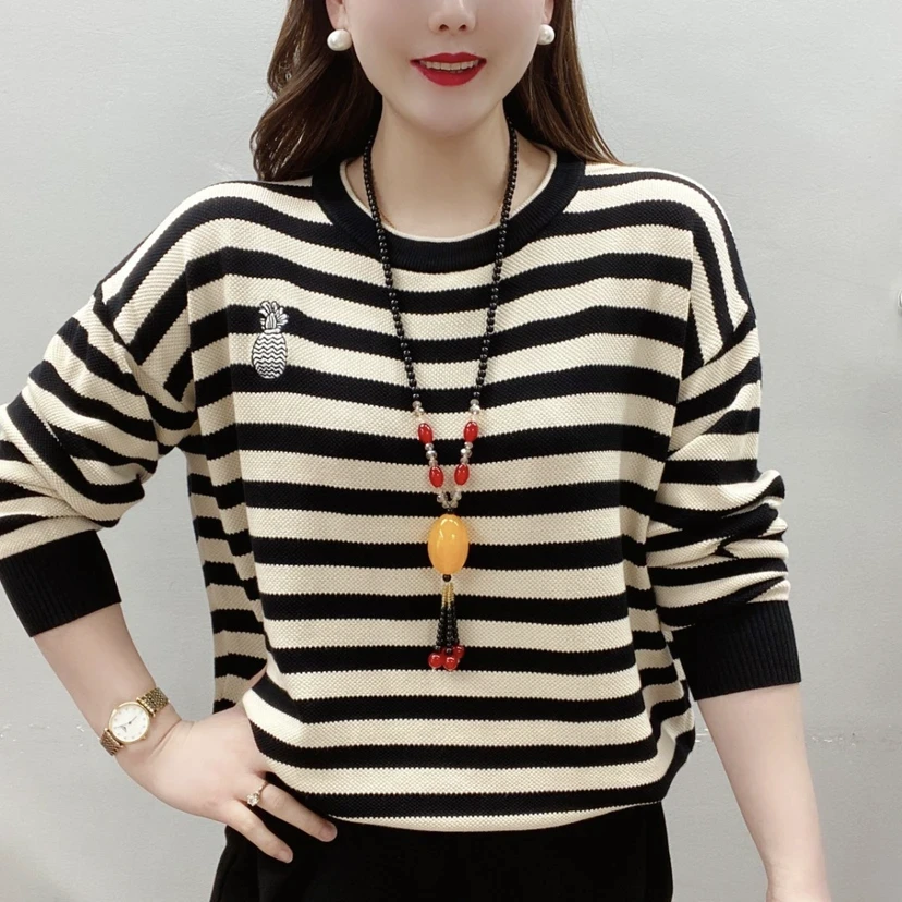 女装刺绣上衣女宽松印花妈妈装时尚显瘦圆领条纹春秋款圆领打底衫