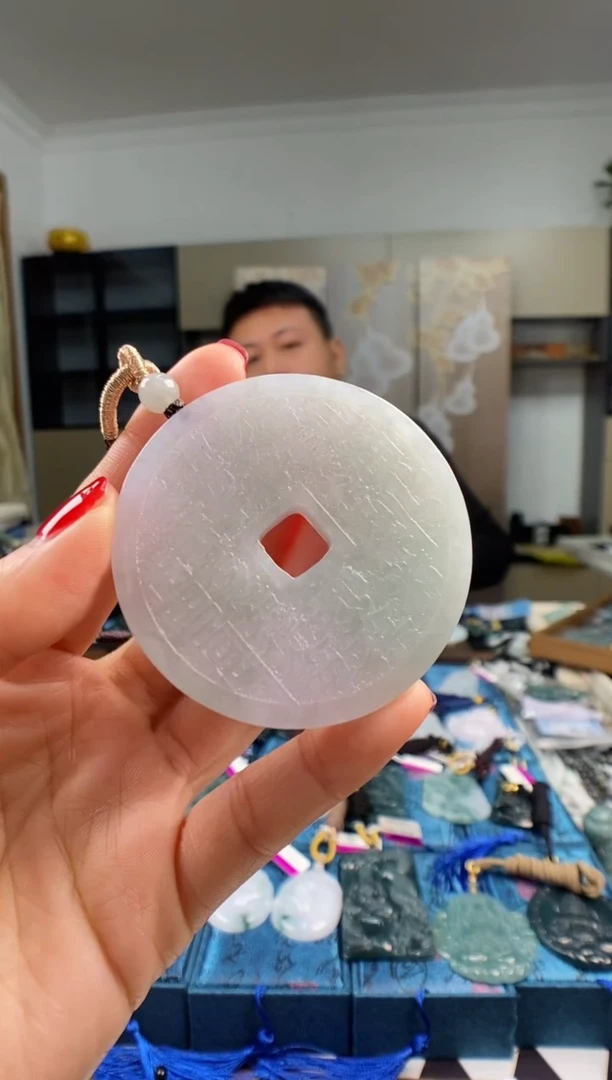 颈饰未镶嵌翡翠 多样性发其一