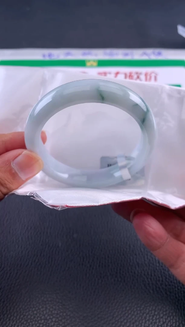 翡翠手镯未镶嵌天然A货翡翠
