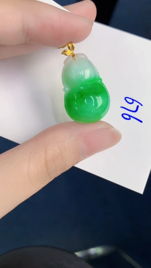 颈饰18K金镶嵌翡翠天然翡翠缅甸A货