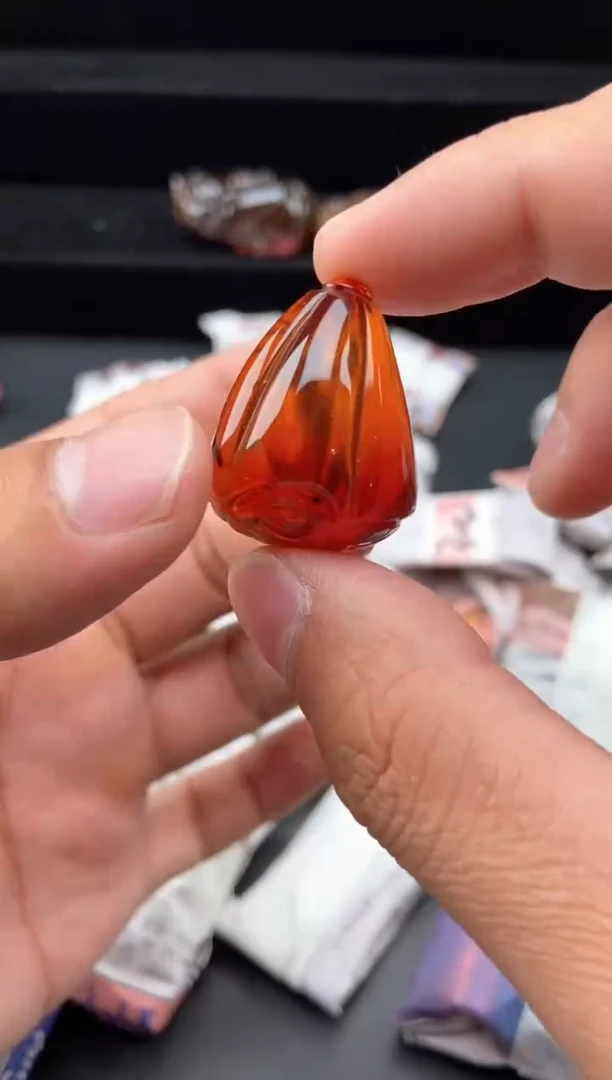 琥珀颈饰未镶嵌棕血珀莲蓬吊坠