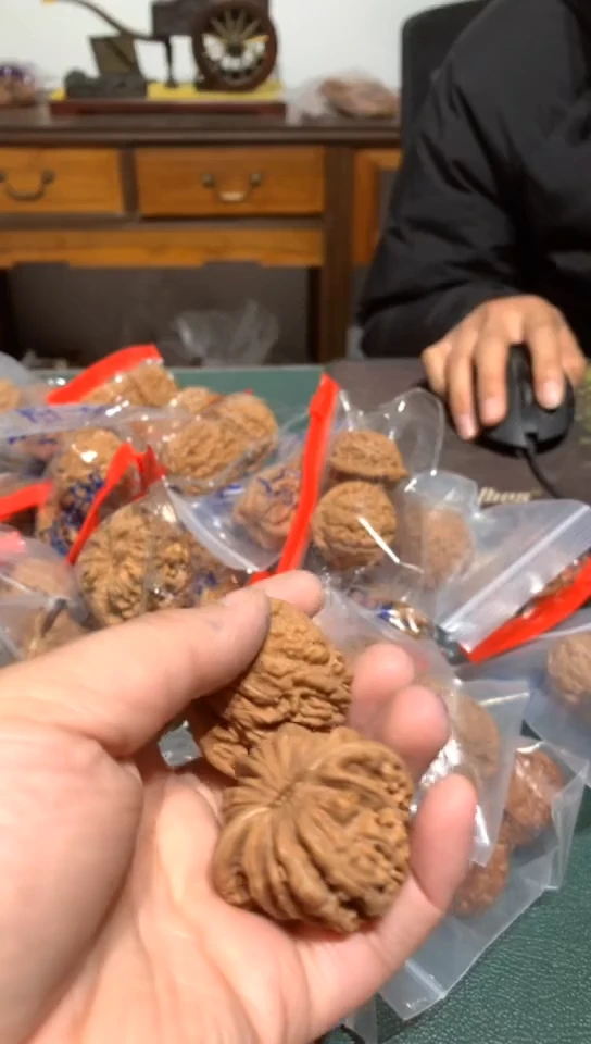 【闪购商品】文玩核桃吊坠四座楼核桃