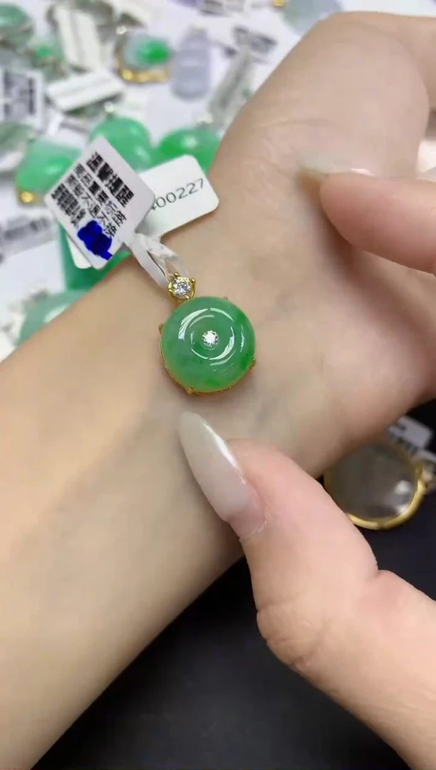 颈饰未镶嵌翡翠天然缅甸翡翠A货多样性发一件