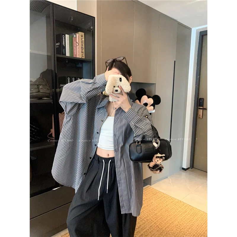 洋气衣服设计感黑色条纹长袖衬衫女装春季休闲宽松翻领中长款衬衣