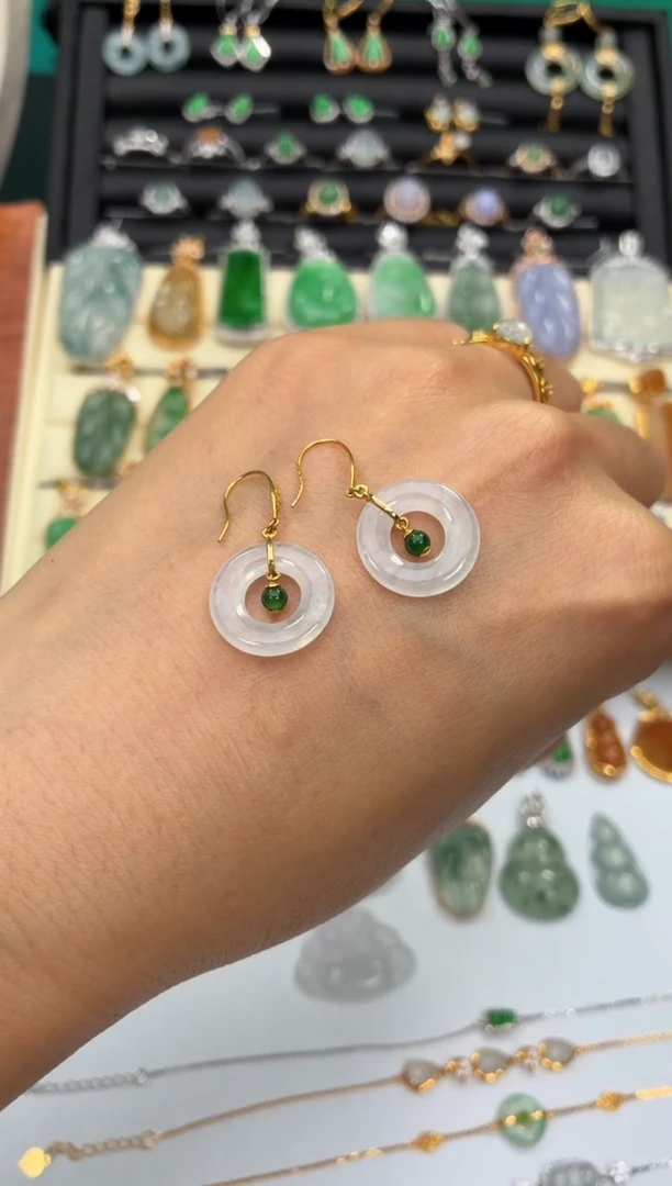 颈饰18K金镶嵌翡翠天然翡翠A货