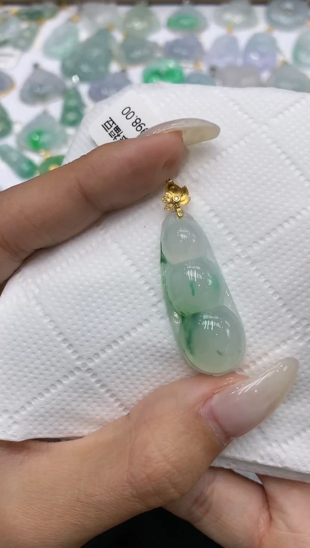 颈饰18K金镶嵌翡翠111111111111