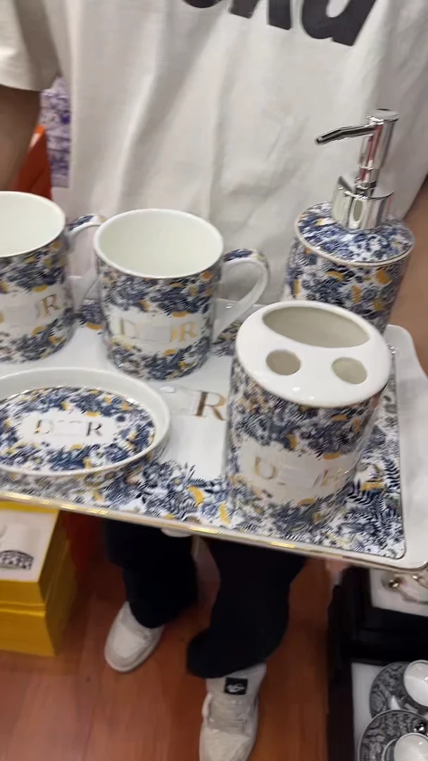 杯鸿辉家品牌瓷器，京东包邮！