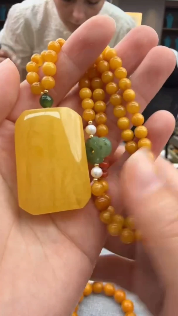 琥珀颈饰未镶嵌288秒拍号 假一罚三