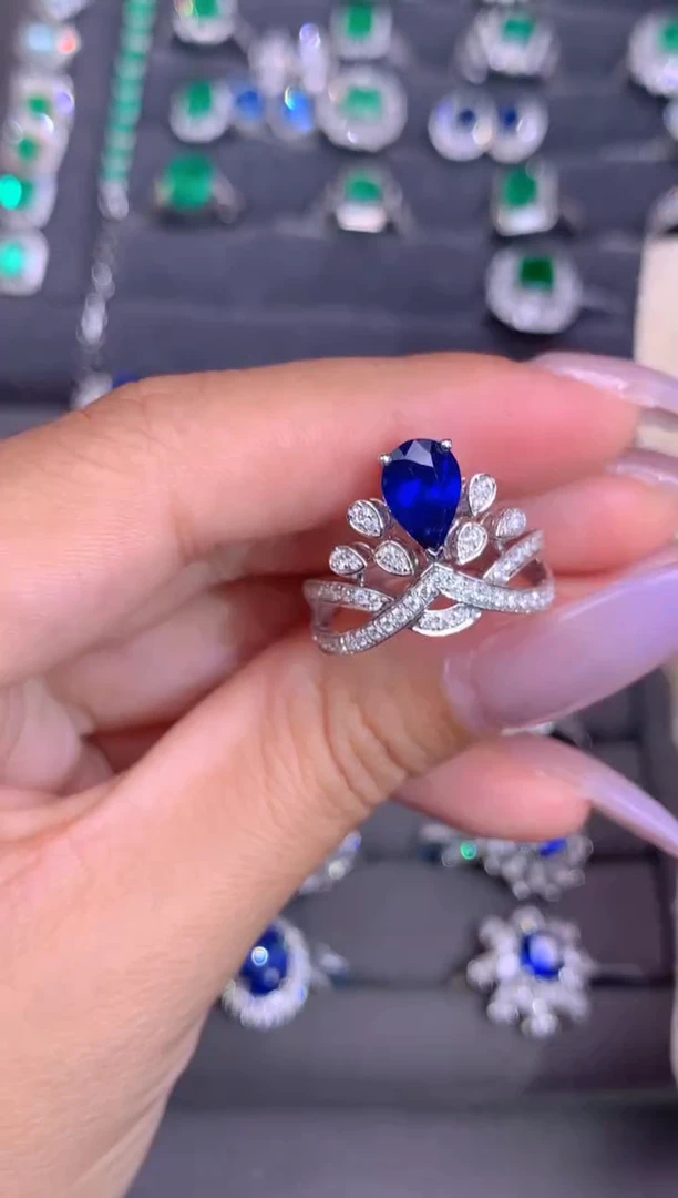 蓝宝石戒指18K金镶嵌1.35CT