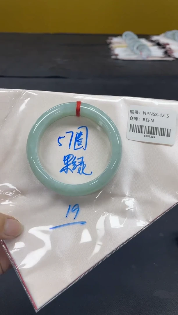 未镶嵌手镯翡翠翡翠手镯