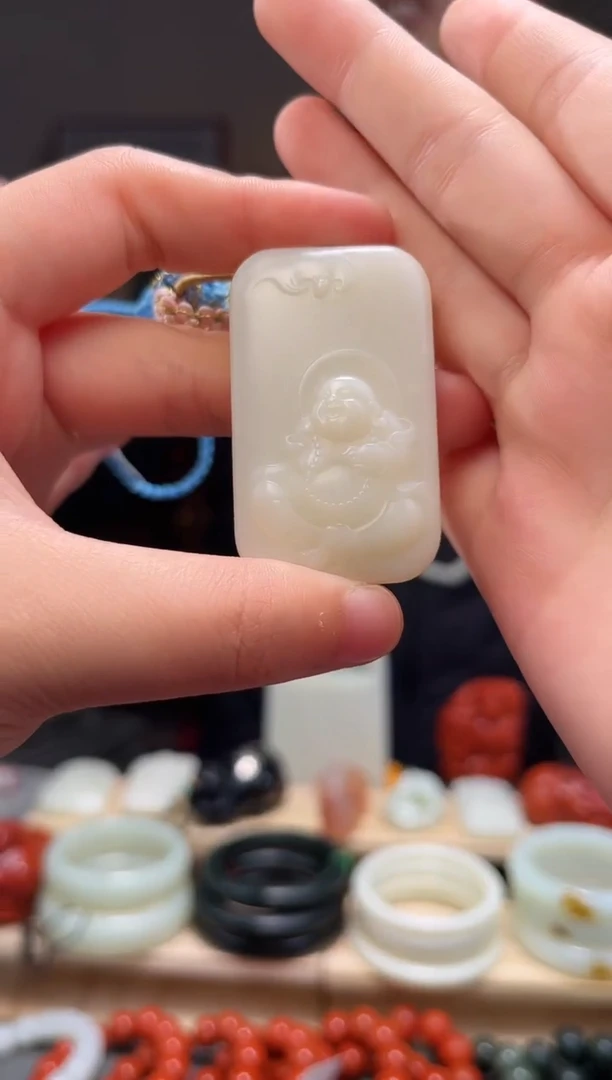 颈饰未镶嵌和田玉吊坠1