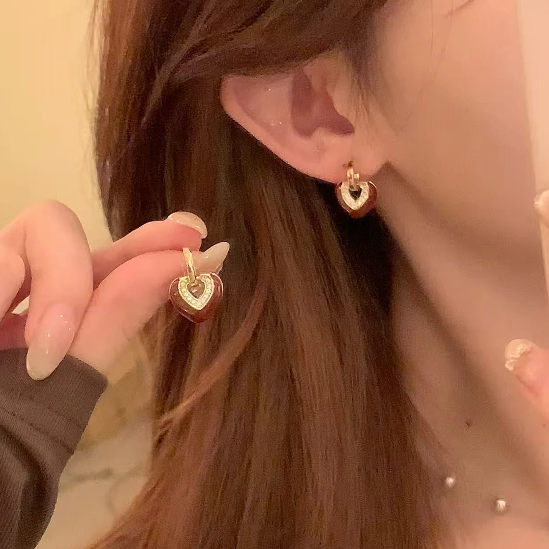 铜合金锆石耳饰 早秋轻奢复古红色闪锆爱心耳环女气质耳针耳饰
