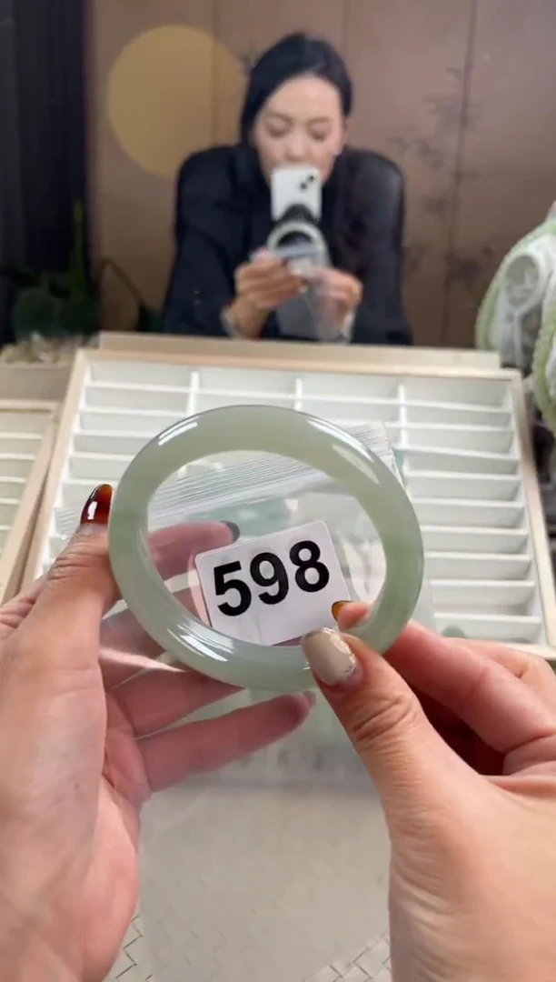 未镶嵌手镯石英质玉椿*.598