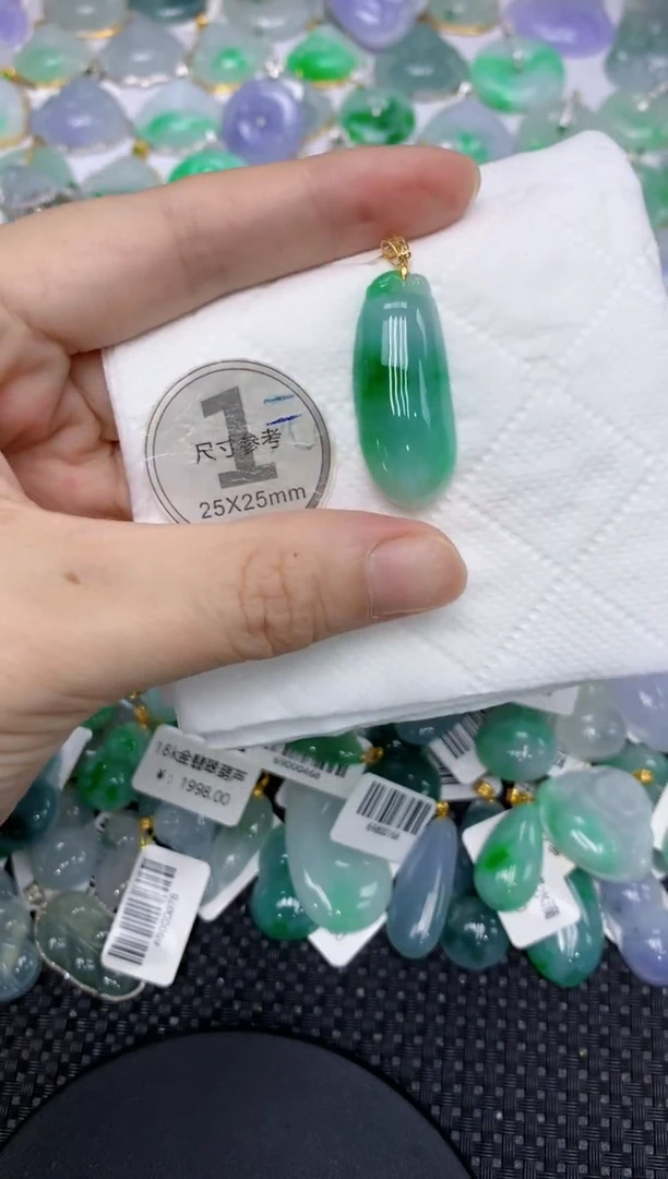 颈饰18K金镶嵌翡翠11111111111