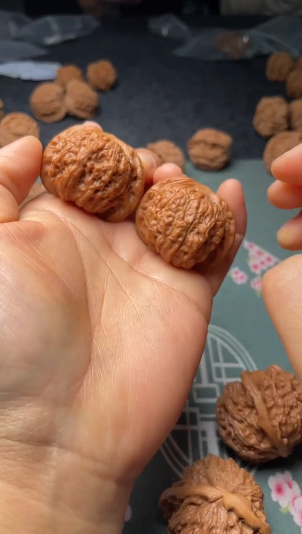 把件文玩核桃w369 血麒麟    40尺