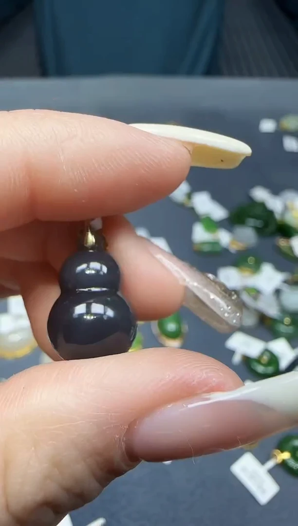 【闪购商品】和田玉挂件18K金镶嵌1