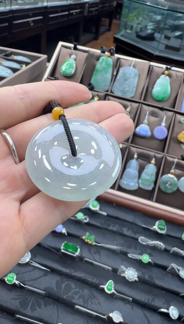 颈饰未镶嵌翡翠平安扣