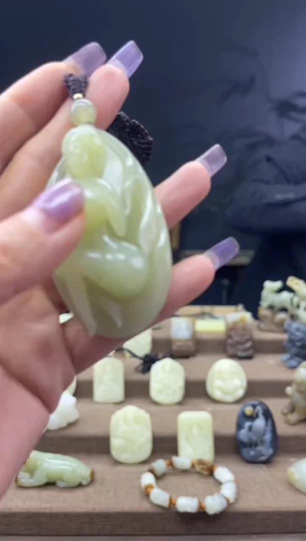 颈饰未镶嵌和田玉1