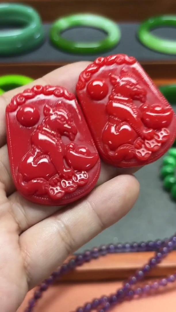 1023号红色生肖牌（狗）