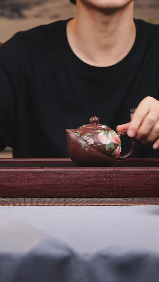 宜兴紫砂作品 天星泥 寿桃西施