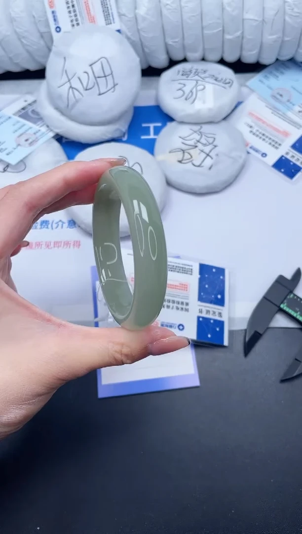 未镶嵌手镯石英质玉166-58.9DK