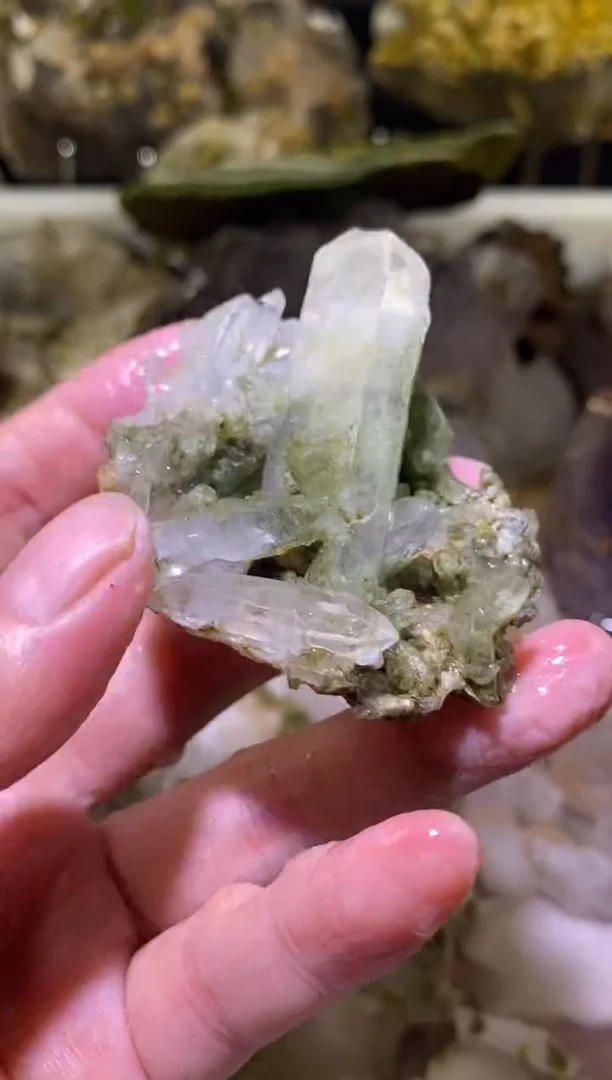 未镶嵌珠宝半成品水晶梦*巴基斯塔喜马绿幽灵晶簇