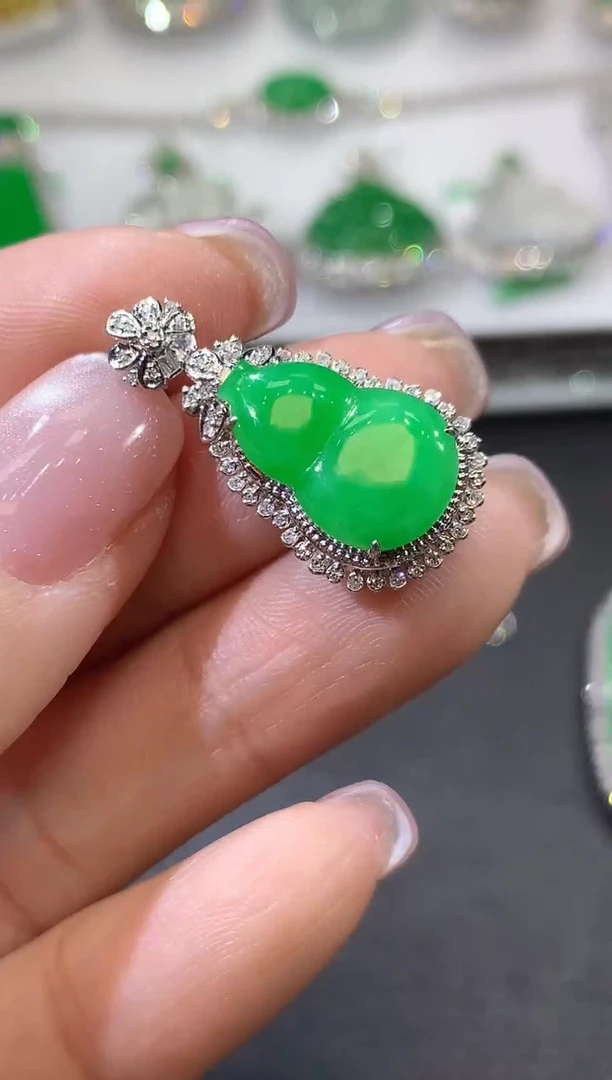 【闪购商品】翡翠吊坠(不含链)18K金镶嵌C12