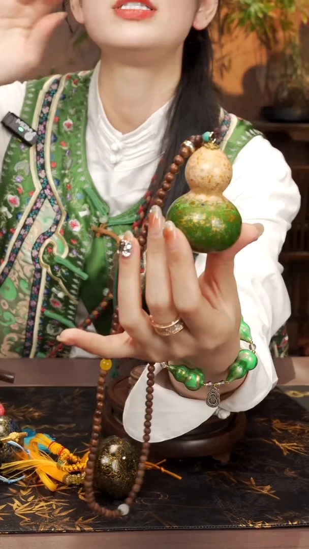 150--大漆脖挂小葫芦---158