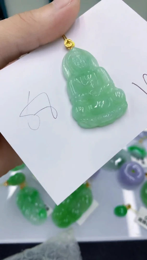 翡翠未镶嵌颈饰翡翠